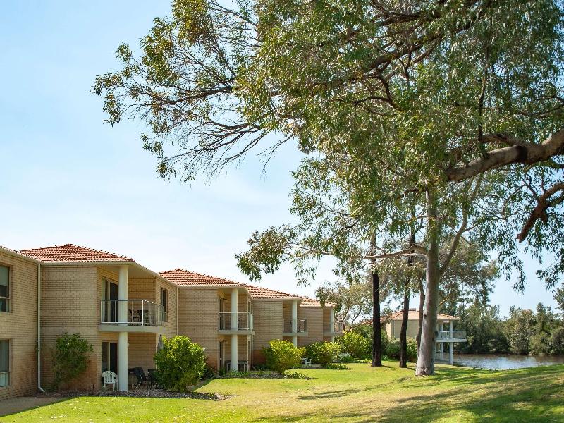 Novotel Swan Valley Vines Resort image