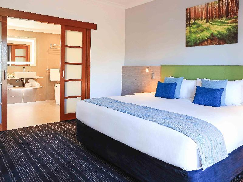Novotel Swan Valley Vines Resort image