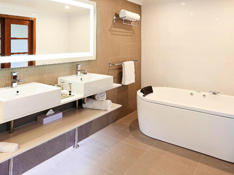 Novotel Swan Valley Vines Resort image