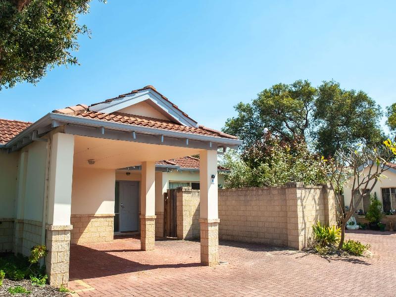 Novotel Swan Valley Vines Resort image