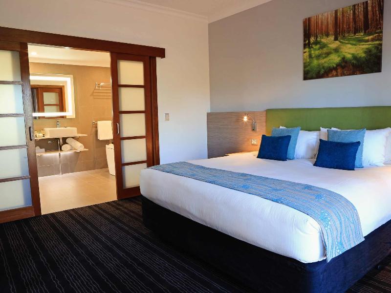 Novotel Swan Valley Vines Resort image