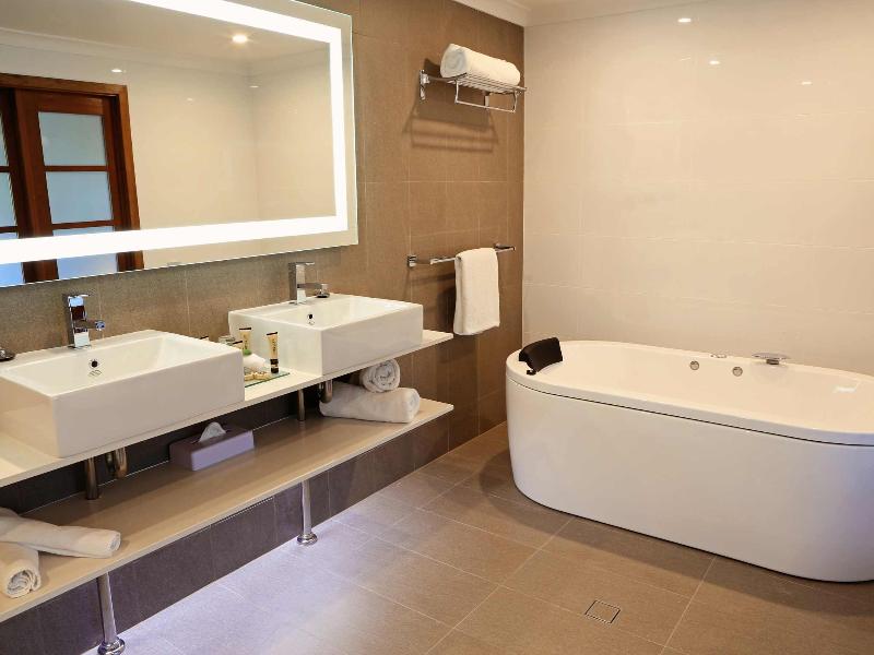 Novotel Swan Valley Vines Resort image