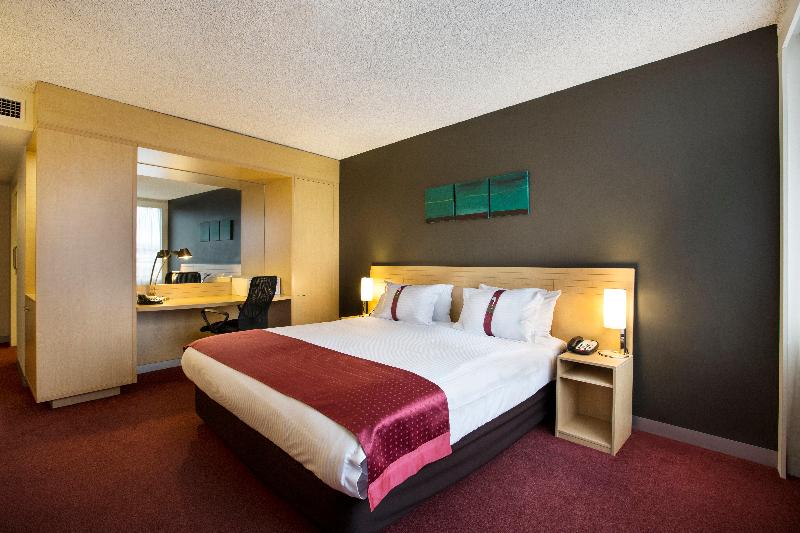 Holiday Inn Melbourne Airport image