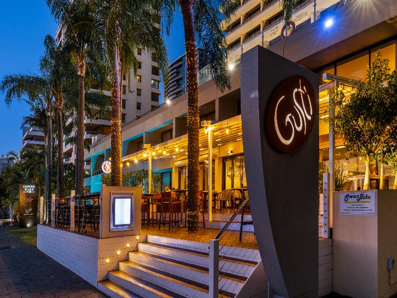 Crowne Plaza Perth — exterior view