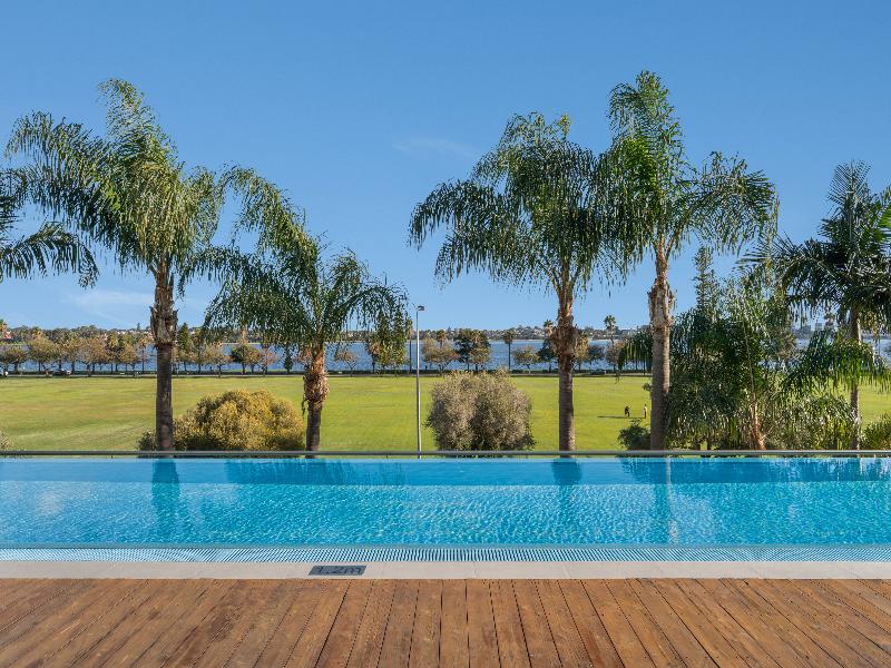 Crowne Plaza Perth image