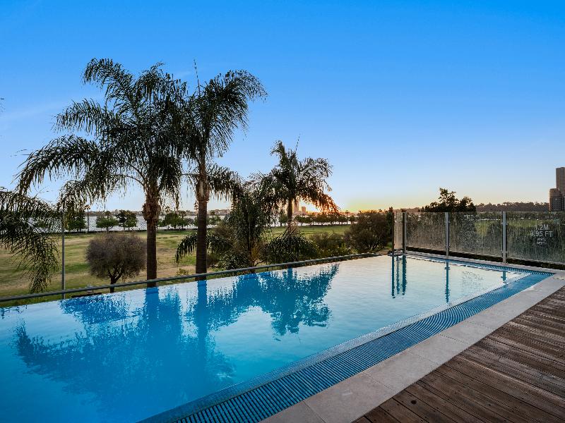 Crowne Plaza Perth image
