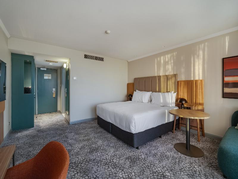 Crowne Plaza Perth image