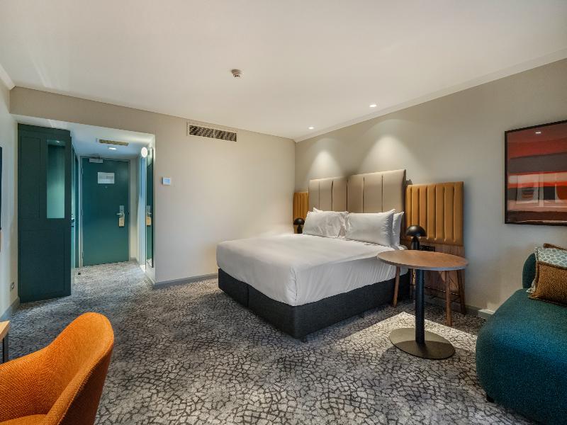 Crowne Plaza Perth image