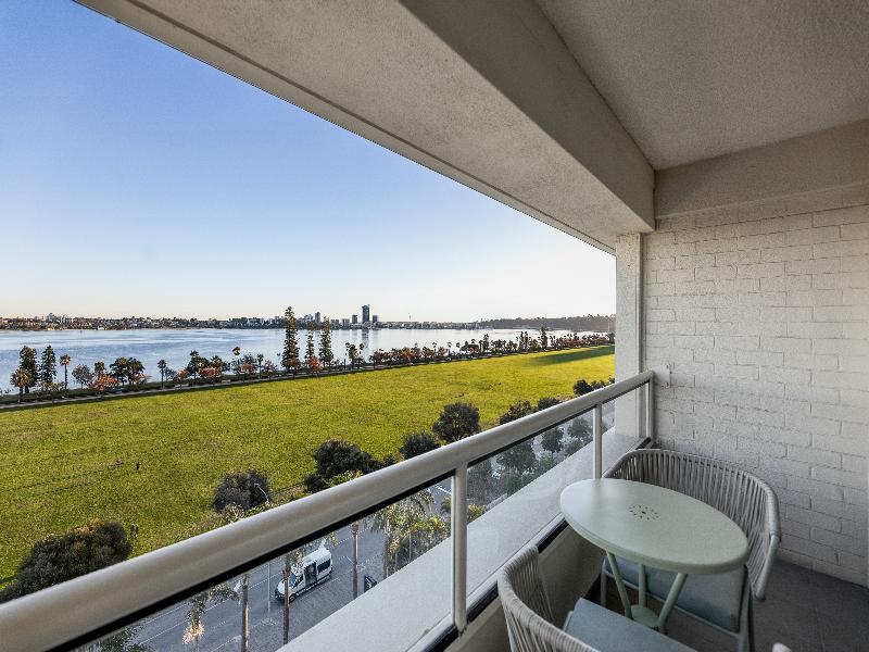 Crowne Plaza Perth image