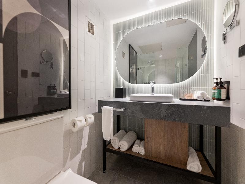 Crowne Plaza Perth image