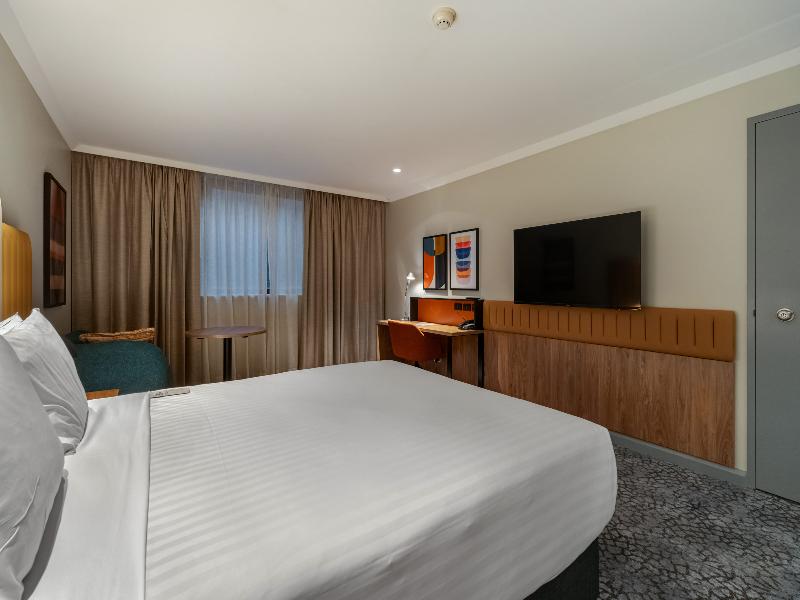 Crowne Plaza Perth image