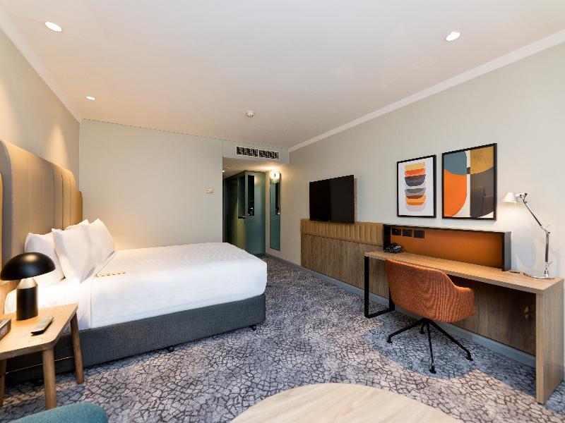 Crowne Plaza Perth image