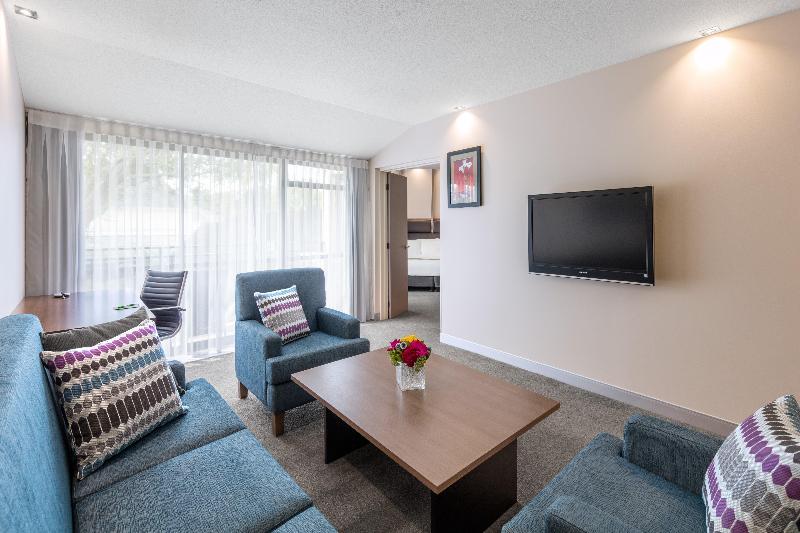 Holiday Inn Auckland Airport image