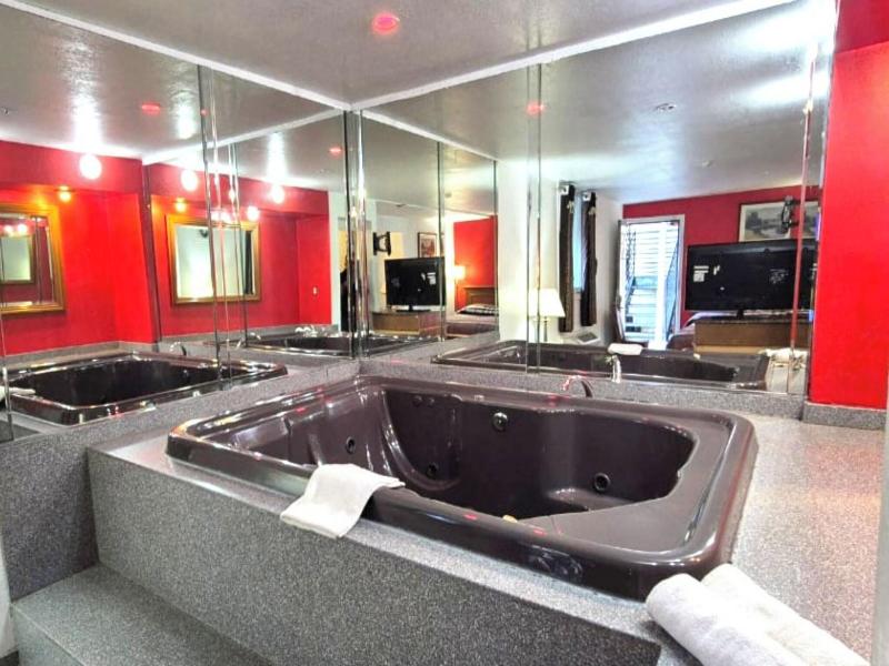 Saratoga Motel By Capital O Near Midway Airport C image