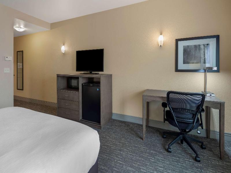 Best Western Plus Chena River Lodge image