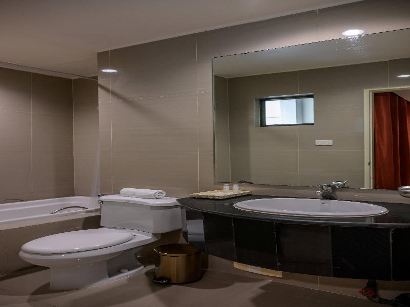 The Victory Residences Bangkok image