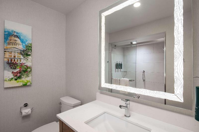 Doubletree Sacramento image