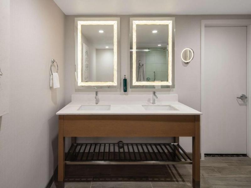Doubletree Sacramento image