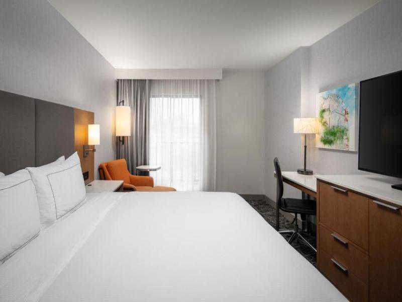 Doubletree Sacramento image