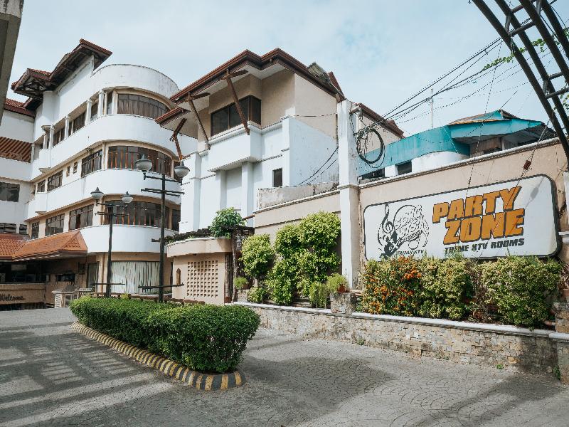 Crown Regency Residences Cebu image