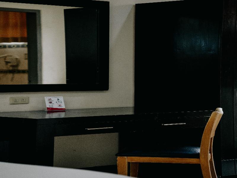 Crown Regency Residences Cebu image