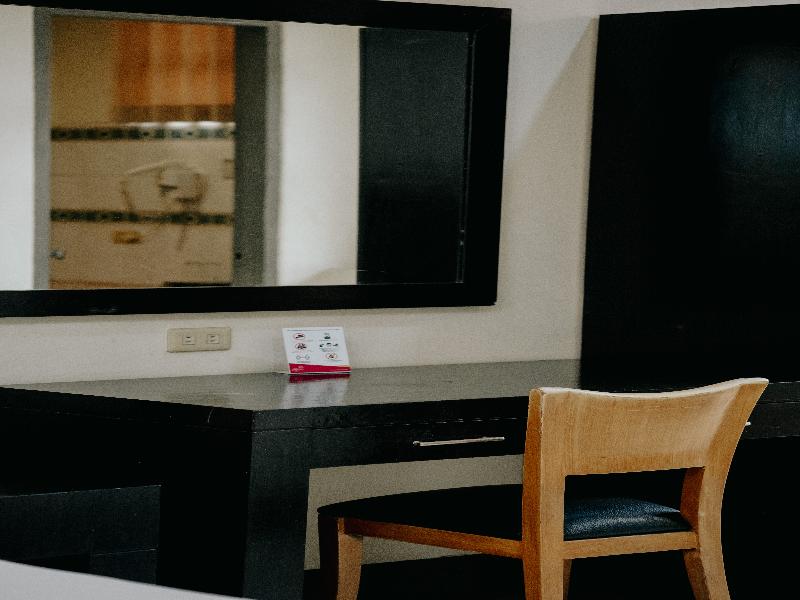 Crown Regency Residences Cebu image