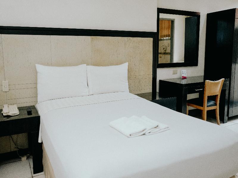 Crown Regency Residences Cebu image