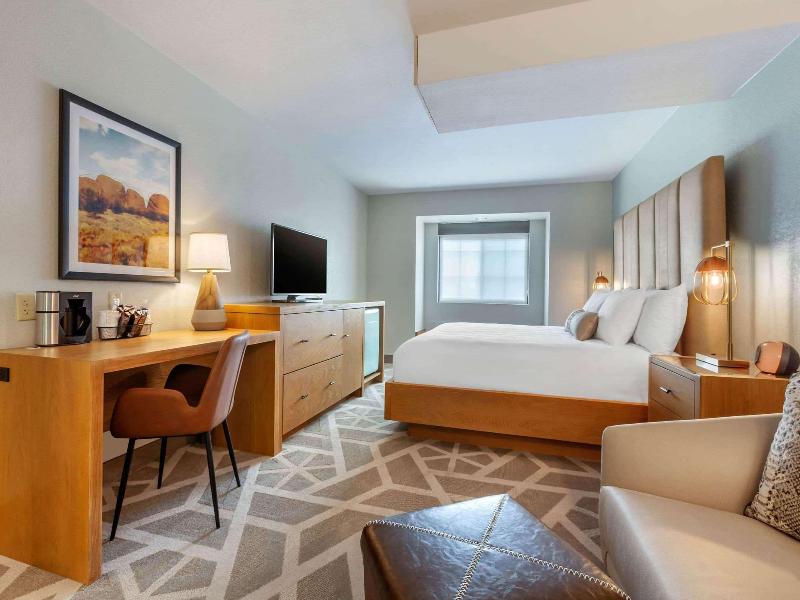 La Quinta Inn & Suites Tempe University / Phoenix image