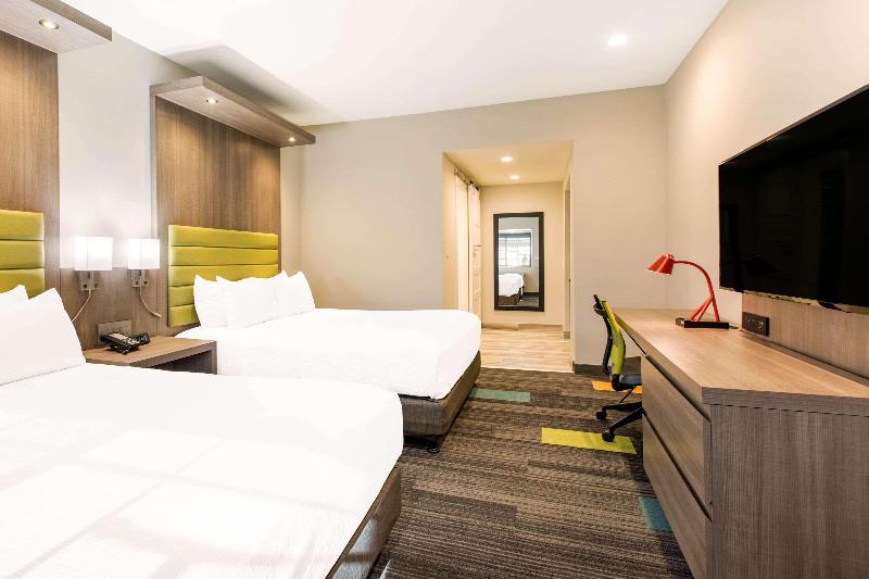 Rodeway Inn Near Melrose Ave image