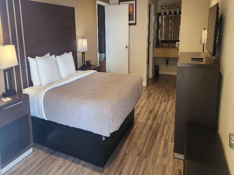 Quality Inn Long Beach - Signal Hil image