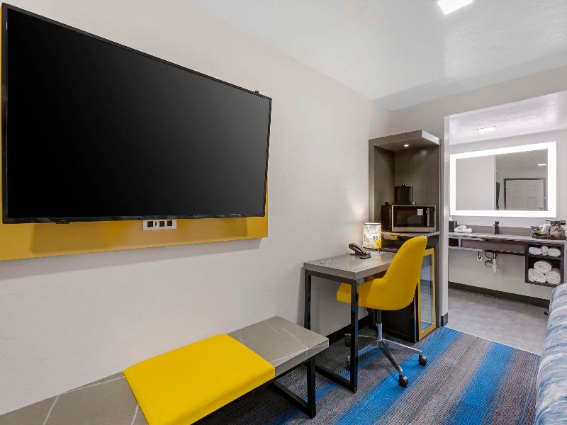 Hotel Blue 66, Bw Signature Collection image