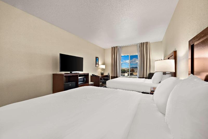 Comfort Inn & Suites Airport Convention Center image