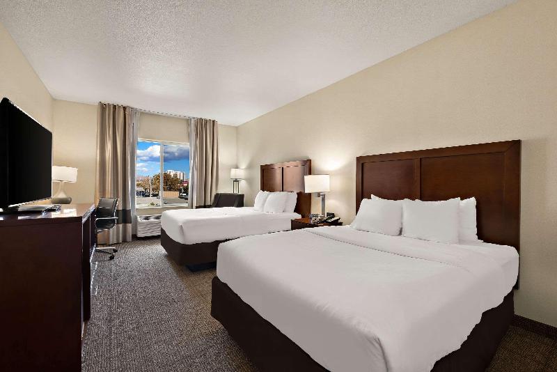 Comfort Inn & Suites Airport Convention Center image