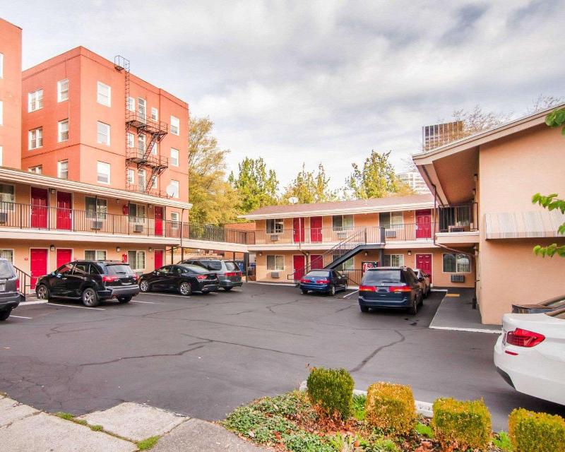 Econo Lodge City Center image
