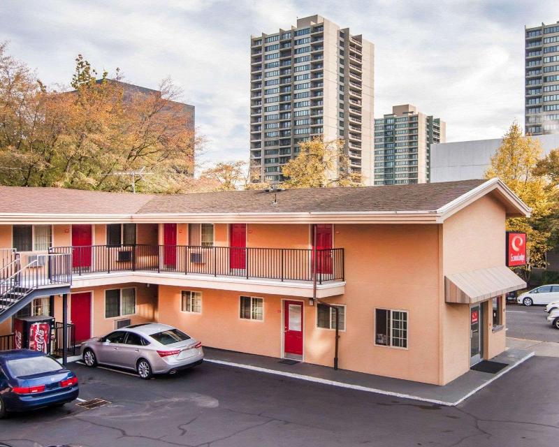 Econo Lodge City Center image