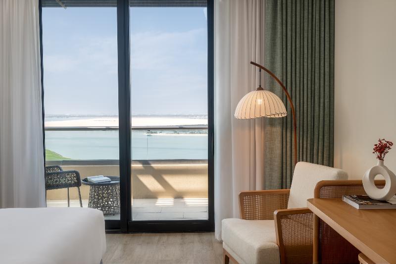 Yas Plaza Mangroves by IHG image