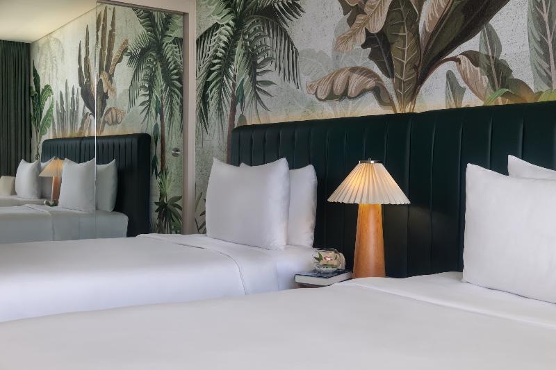 Yas Plaza Mangroves by IHG image