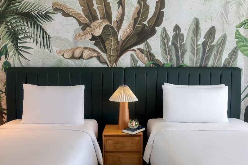 Yas Plaza Mangroves by IHG image