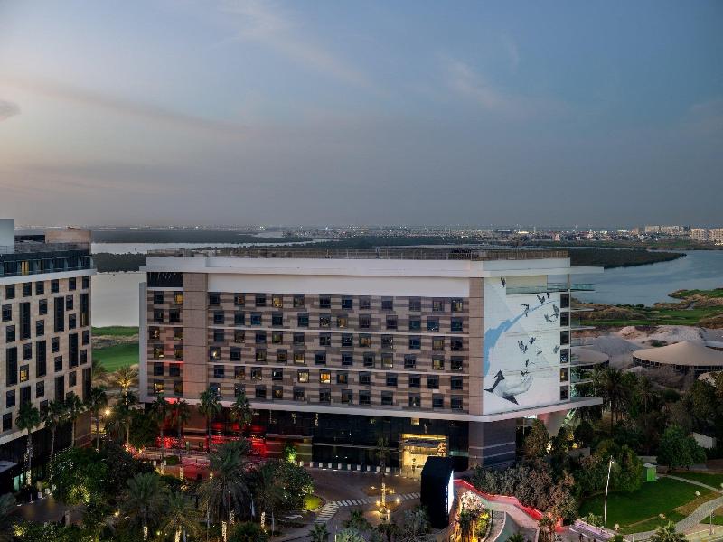 Yas Plaza Bay by IHG image