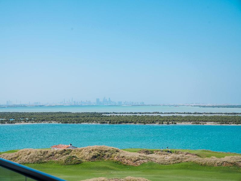 Yas Plaza Bay by IHG image