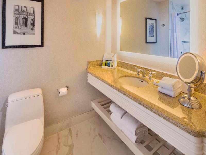 Hilton Philadelphia at Penn's Landing image