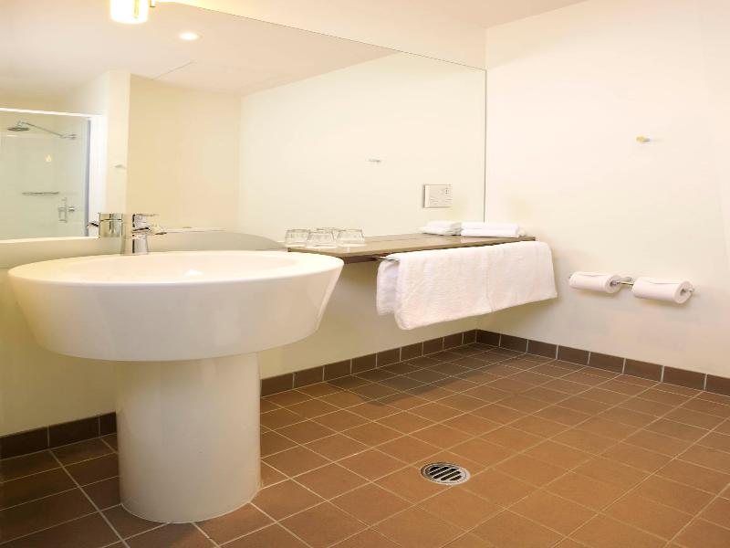 Ibis Glen Waverley image