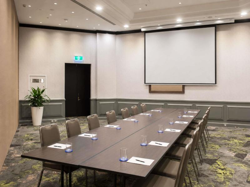 Novotel Sydney International Airport image