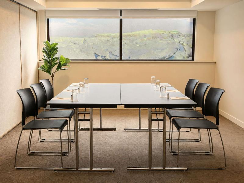Novotel Sydney International Airport image