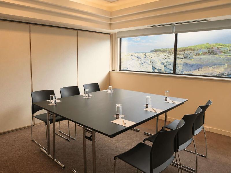 Novotel Sydney International Airport image