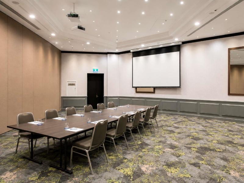 Novotel Sydney International Airport image