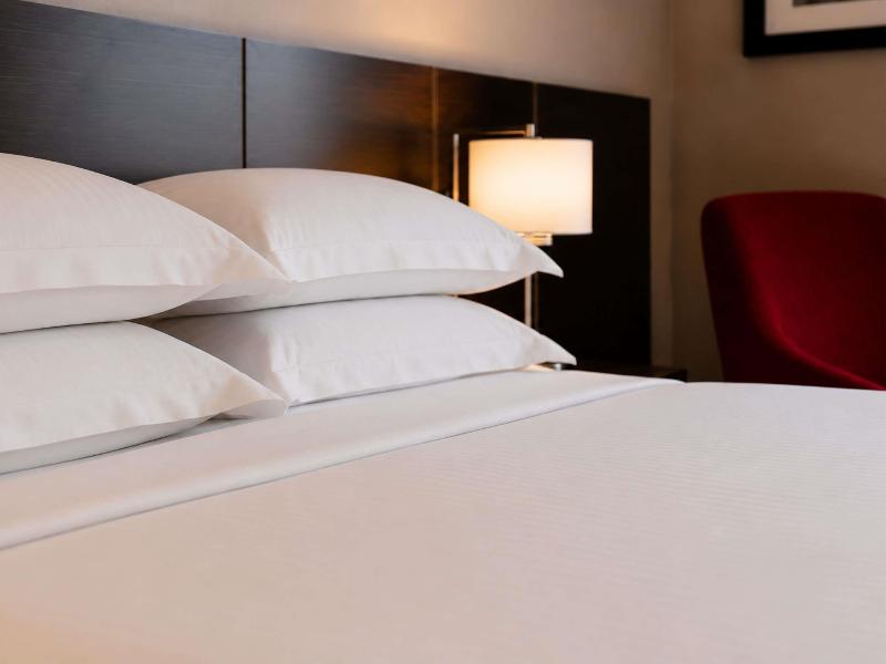 Novotel Sydney International Airport image