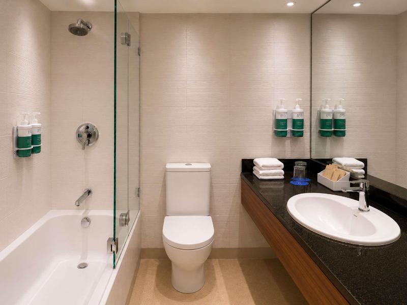 Novotel Sydney International Airport image