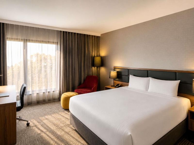 Novotel Sydney International Airport image