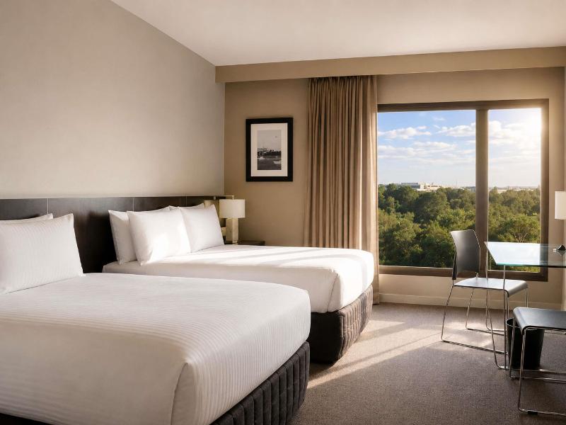 Novotel Sydney International Airport image